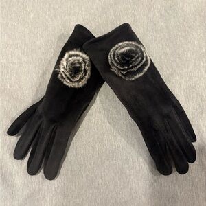 2 Chic Black Gloves with Fur Detail